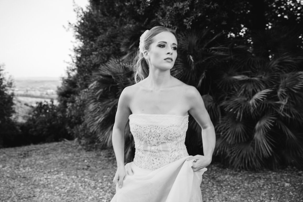 Wedding inspiration in Tuscany | Bride in black and white