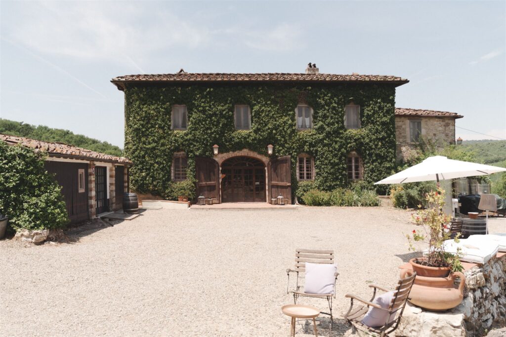 Intimate wedding at Tenuta Corte Domina with vineyard view in Chianti